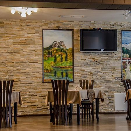 Rubis Hotel Rudozem Bagian luar foto