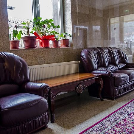 Rubis Hotel Rudozem Bagian luar foto