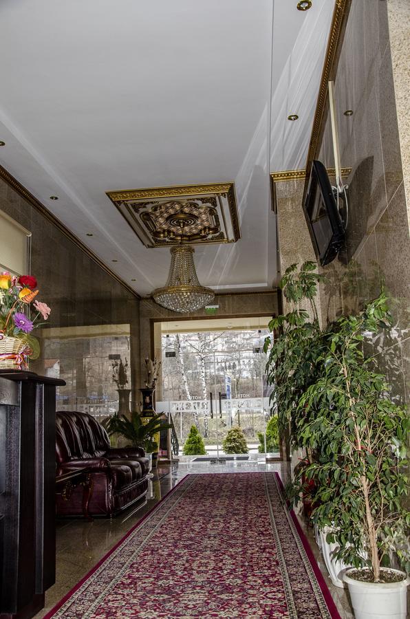 Rubis Hotel Rudozem Bagian luar foto