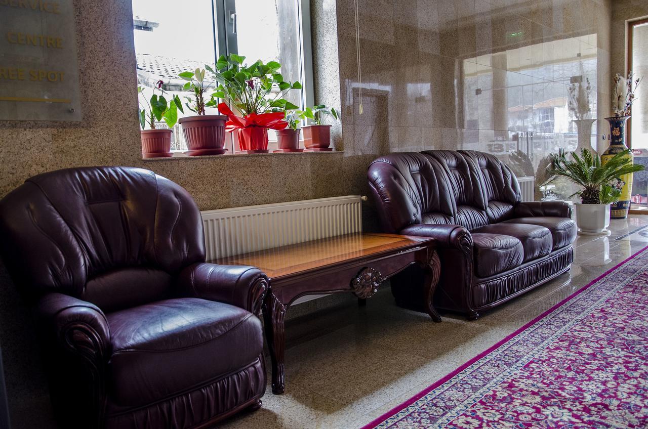 Rubis Hotel Rudozem Bagian luar foto