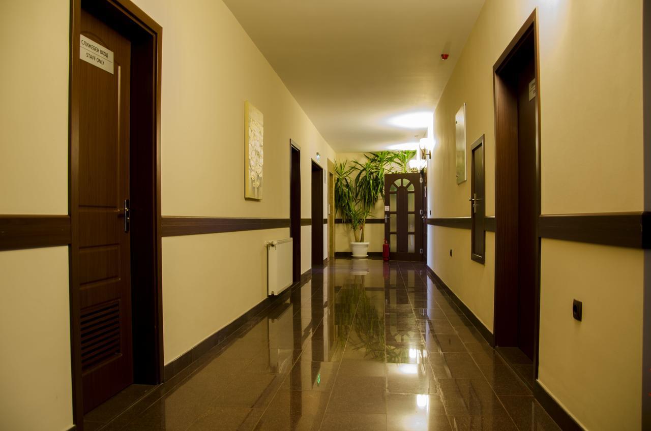 Rubis Hotel Rudozem Bagian luar foto