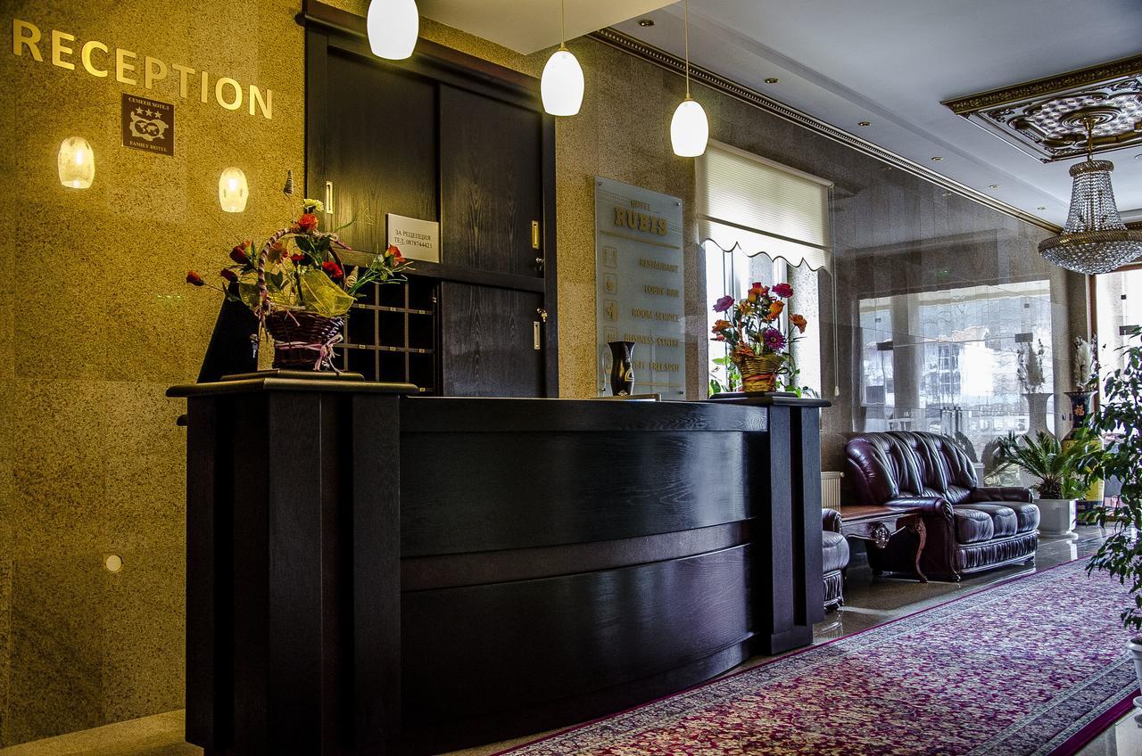 Rubis Hotel Rudozem Bagian luar foto