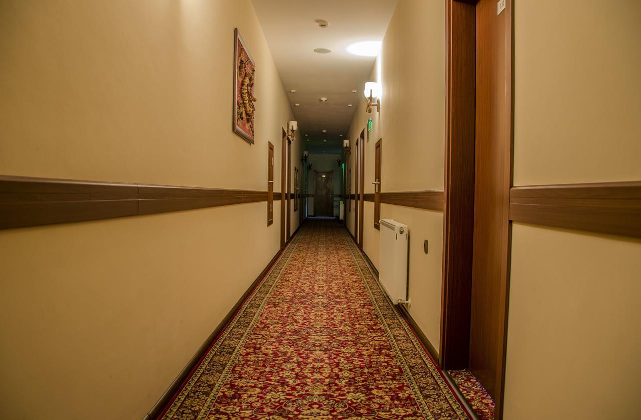 Rubis Hotel Rudozem Bagian luar foto