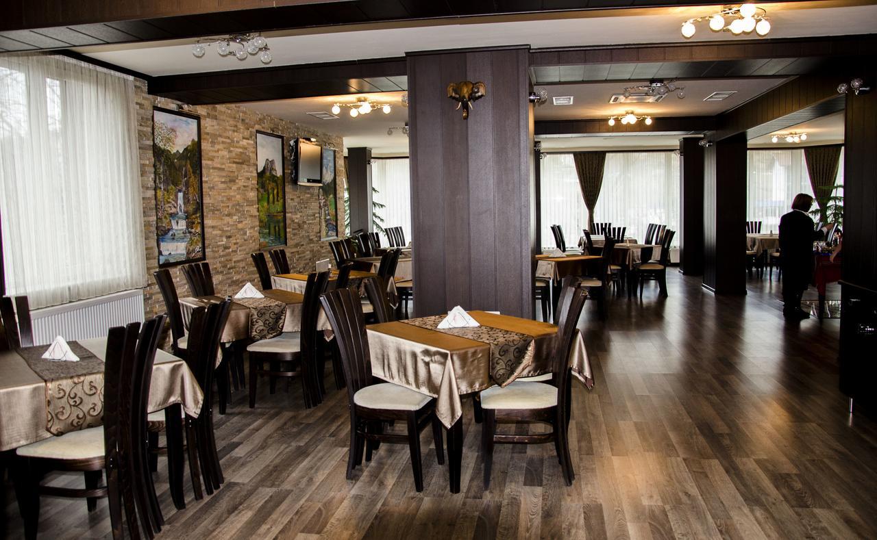 Rubis Hotel Rudozem Bagian luar foto