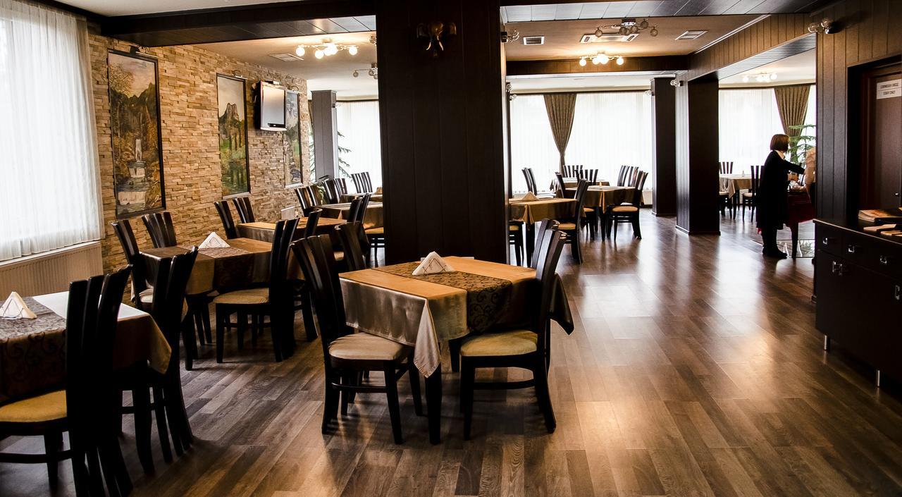 Rubis Hotel Rudozem Bagian luar foto