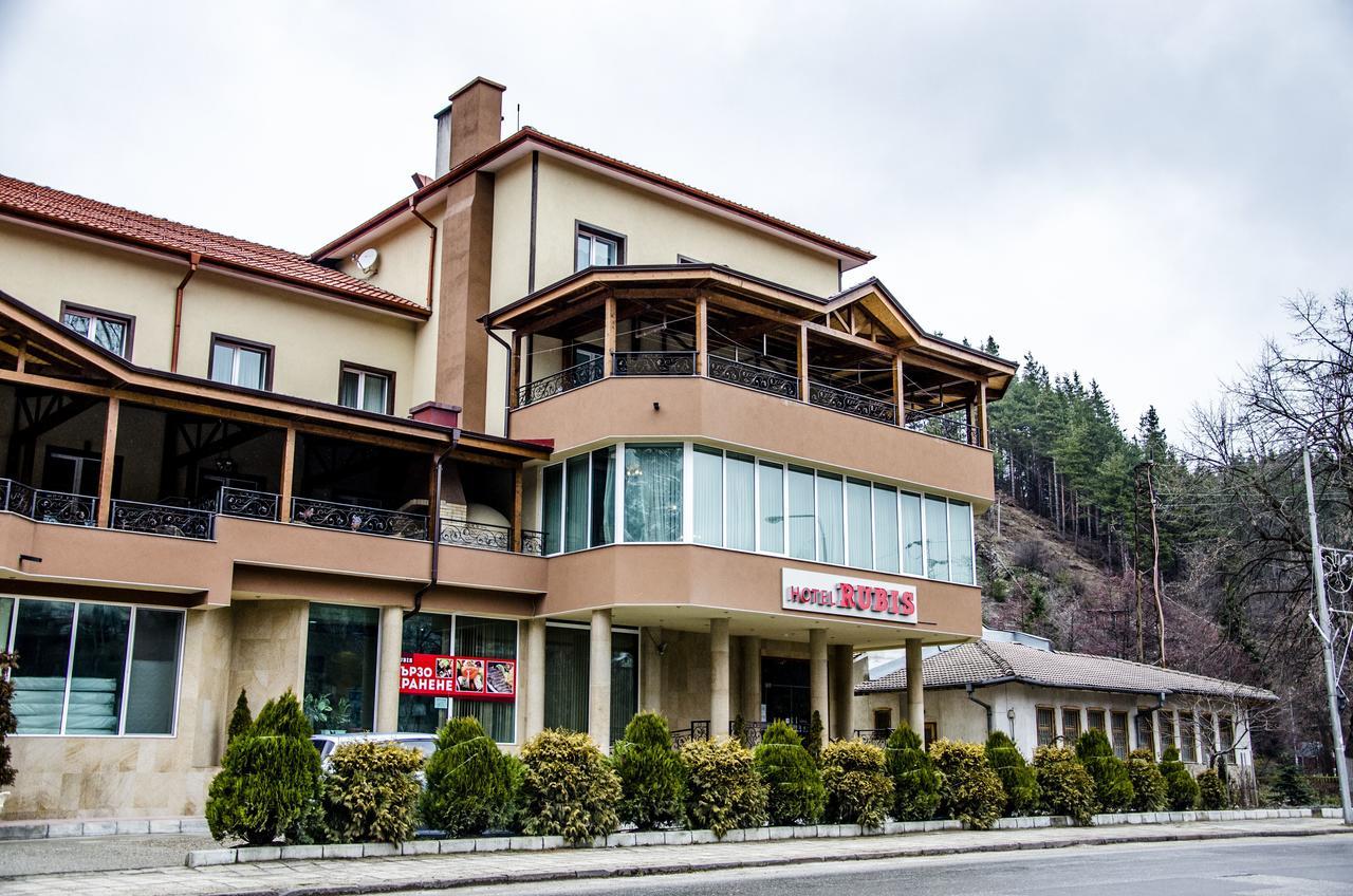 Rubis Hotel Rudozem Bagian luar foto